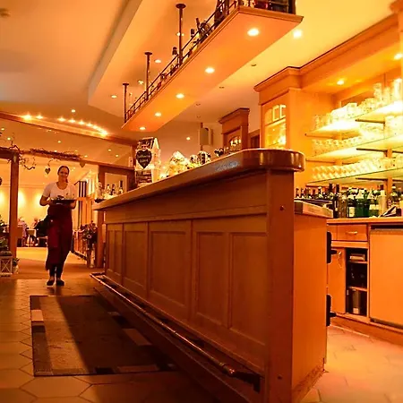 Hotel & Restaurant Kronenhof Am Weser-radweg *