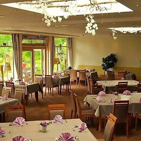 Hotel & Restaurant Kronenhof Am Weser-radweg