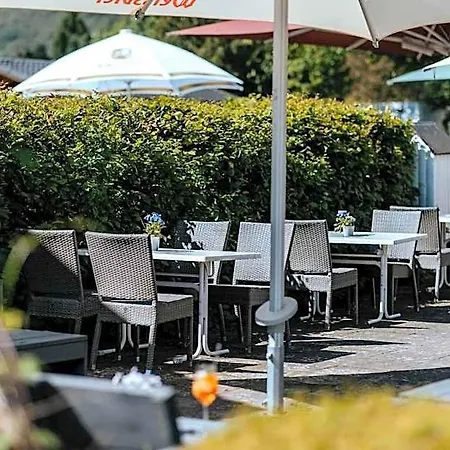 & Restaurant Kronenhof Am Weser-radweg * Trendelburg