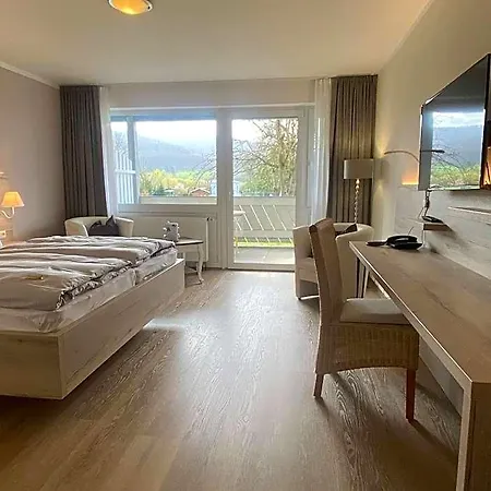 Hotel & Restaurant Kronenhof Am Weser-radweg