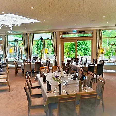 & Restaurant Kronenhof Am Weser-radweg Hotel *