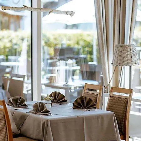 Hotel & Restaurant Kronenhof Am Weser-radweg *